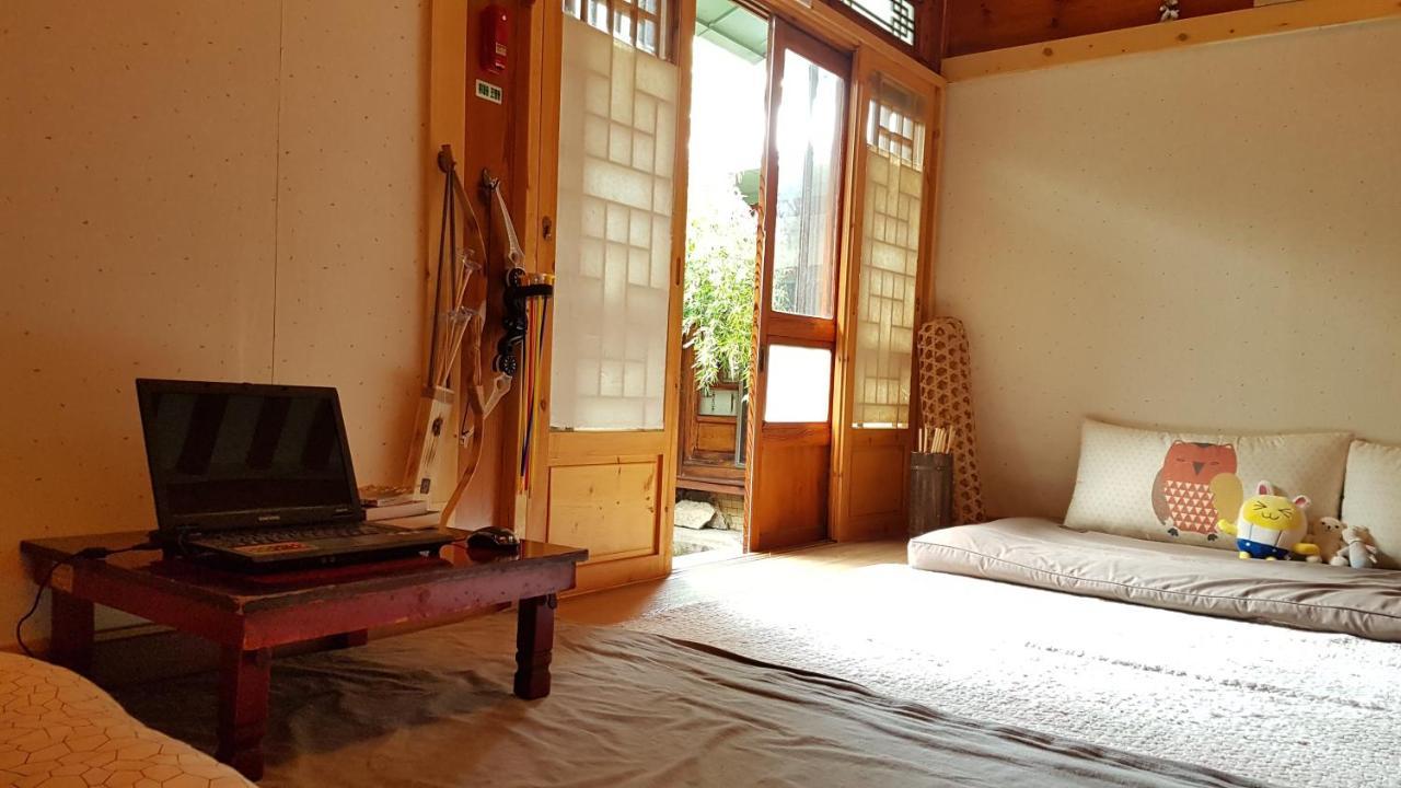 Gongsimga Hanok Guesthouse Сеул Екстериор снимка